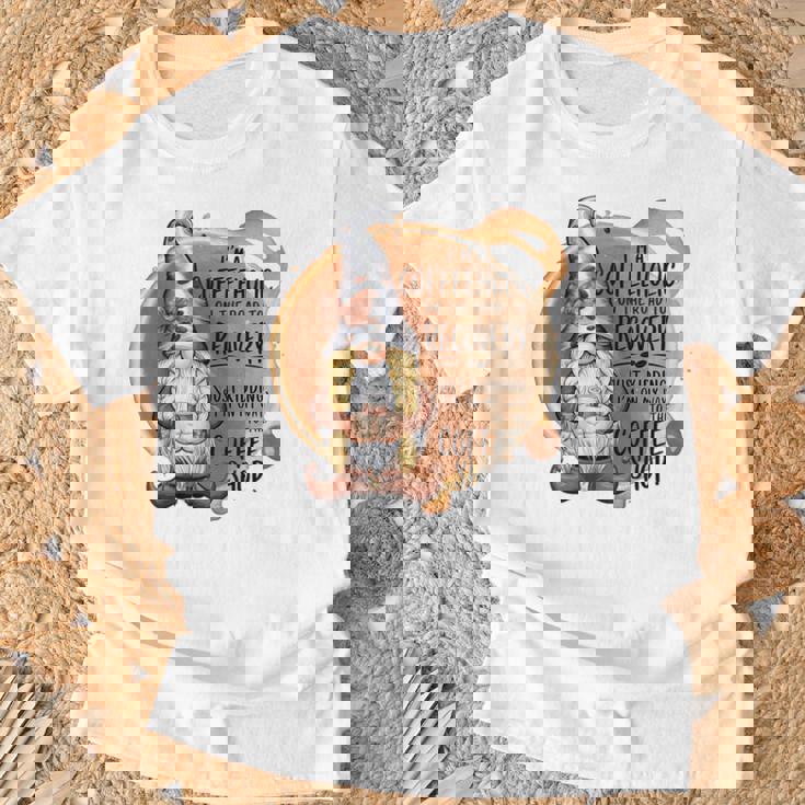 コーヒーホリック ノーム On The Road To Recovery Coffee Lover Tシャツ 高齢者への贈り物