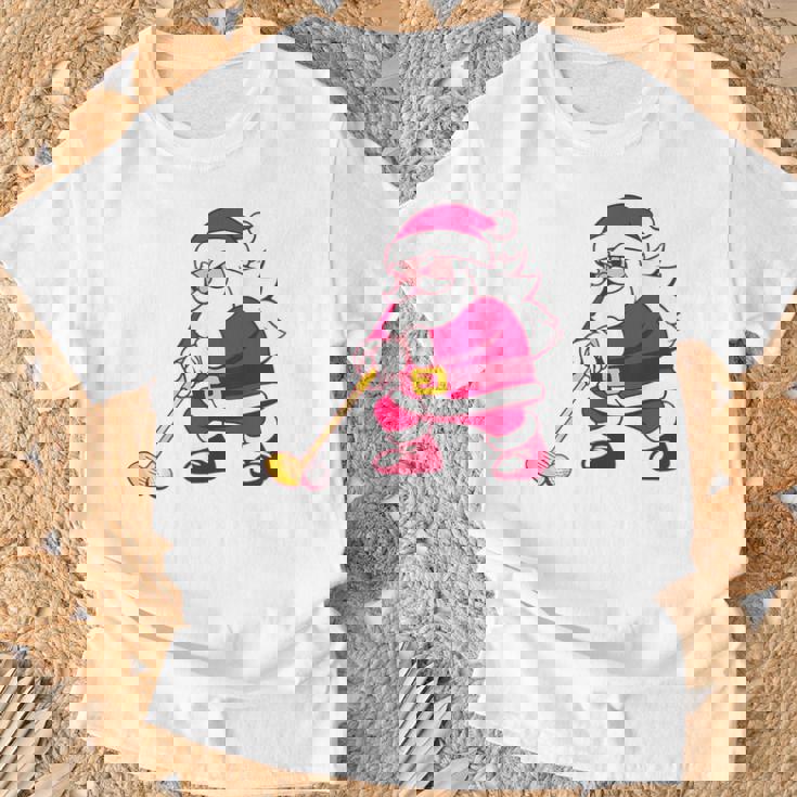 ゴルフをする面白い醜いクリスマスサンタ。 Tシャツ 高齢者への贈り物