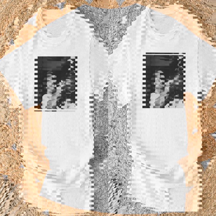 ジョー・フレイジャーが2度目のムハンマド・アリボクシングファイトに備える Tシャツ 高齢者への贈り物