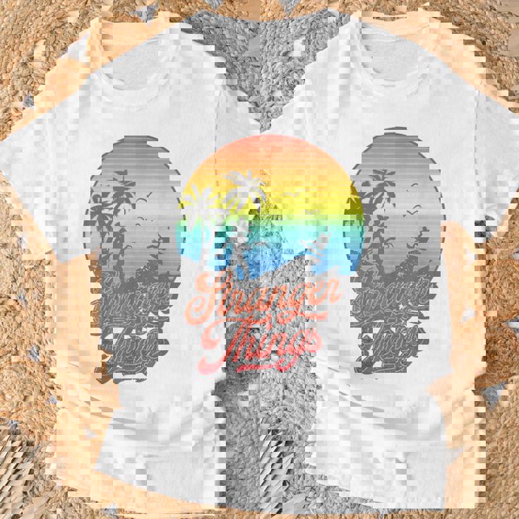 ストレンジャー・シングス サーファーボーイ ピザ デモゴルゴン カリ レトロ 80年代 Tシャツ 高齢者への贈り物