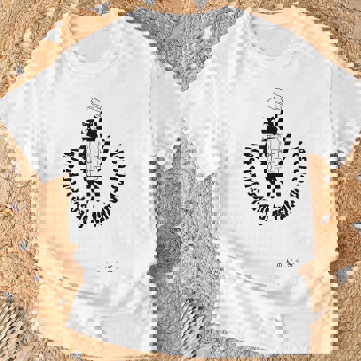 ズル休みしたい水曜日。 Tシャツ 高齢者への贈り物