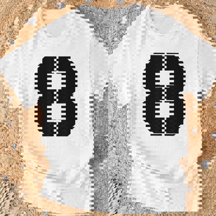 タイポグラフィ 太字 ステンシル 8番 数字 8 Tシャツ 高齢者への贈り物