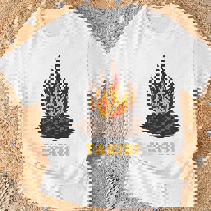 タキビ Takibi 焚き火 たきび キャンプ イラスト かわいい おもしろ キャンプグッズ Tシャツ 高齢者への贈り物