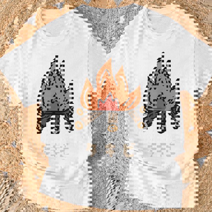 タキビ 焚き火 たきび キャンプ イラスト かわいい おもしろ キャンプグッズ Tシャツ 高齢者への贈り物