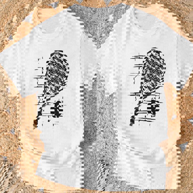 テニスラケット ボール シルエット 面白い スポーツ選手 コーチファン Tシャツ 高齢者への贈り物