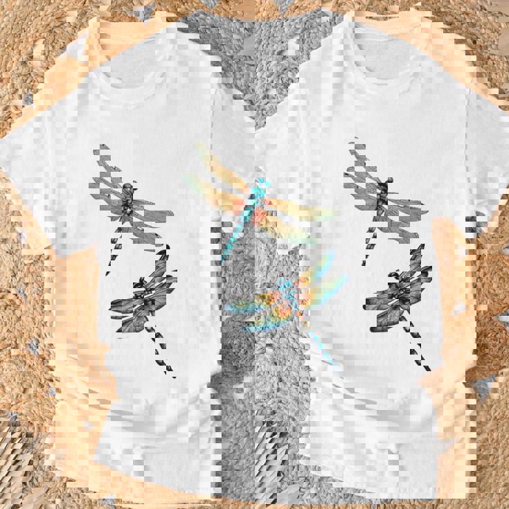 トンボ、飛ぶ昆虫のトンボ、トンボ。 Tシャツ 高齢者への贈り物