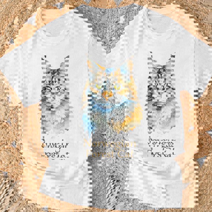 ノルウェージャンフォレストキャット 水彩画ポートレート2 Tシャツ 高齢者への贈り物