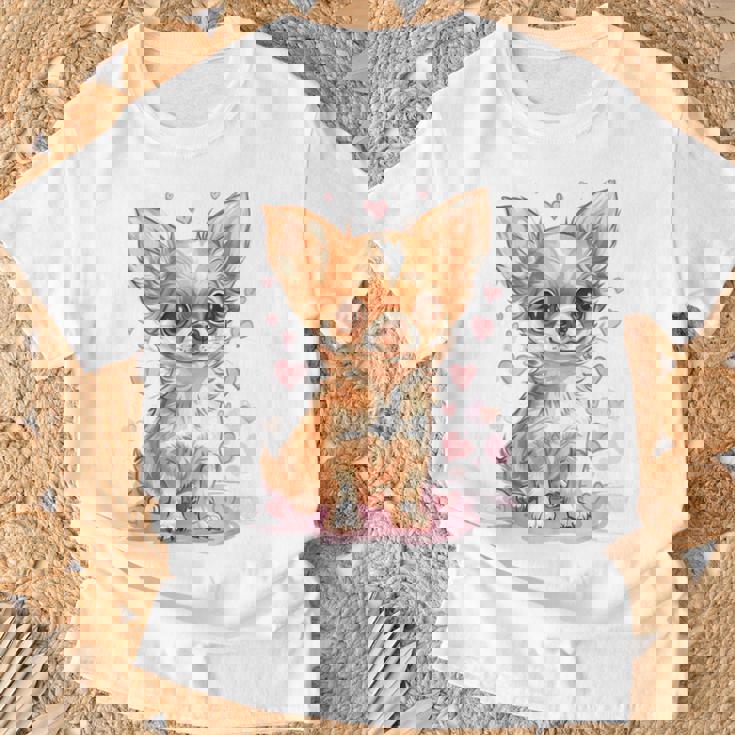ハートに囲まれた愛らしいチワワ Tシャツ 高齢者への贈り物