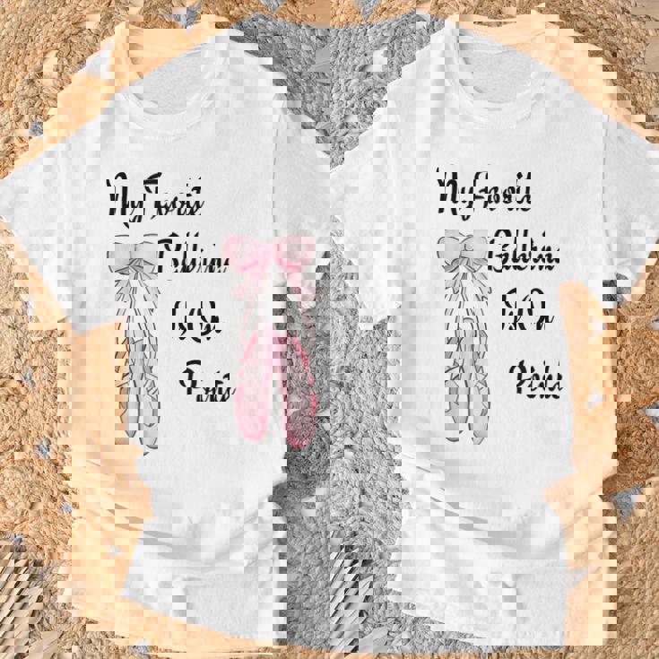 バレエバレリーナダンス My Favorite Ballerina Is On Pointe Tシャツ 高齢者への贈り物