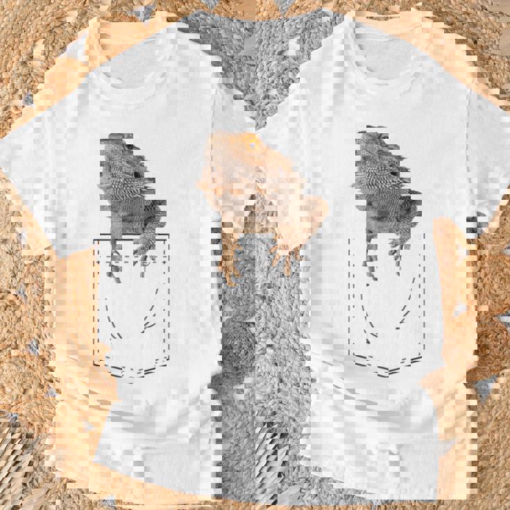 ヒゲのあるドラゴンリザード 爬虫類フェイクポケット Tシャツ 高齢者への贈り物