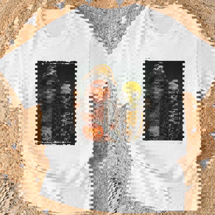 ビッグフットエイリアン 面白い ハロウィン トリック ドア カメラビュー Tシャツ 高齢者への贈り物