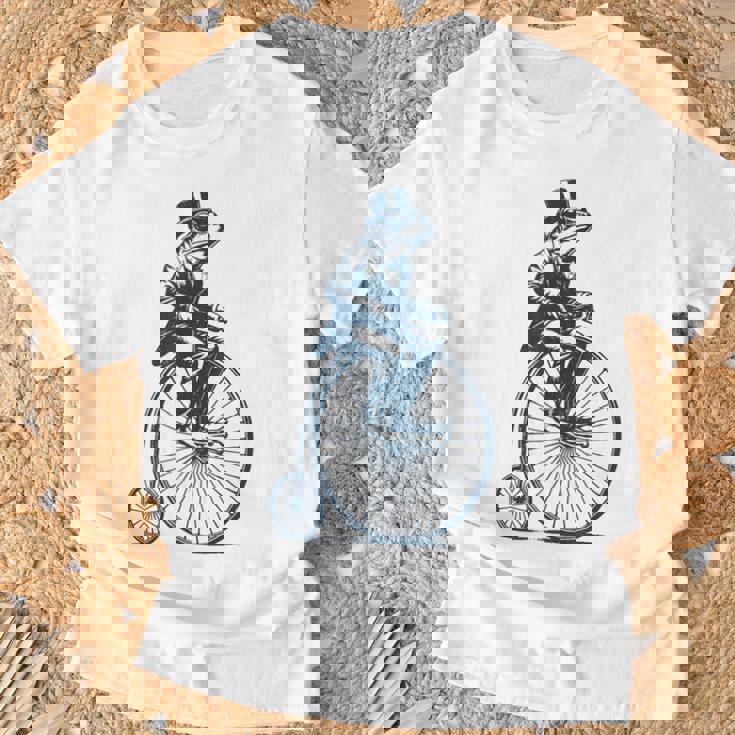 ビンテージのペニーファージング自転車に乗る粋なカエルのサイクリスト Tシャツ 高齢者への贈り物