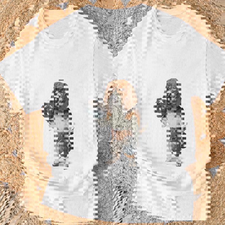 ビーグル 犬 ダンベル 筋トレ 筋肉 ワークアウト ジム Tシャツ 高齢者への贈り物