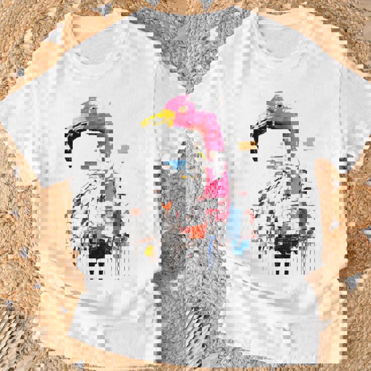 フラミンゴ 鮮やかな色 芸術的な野生動物の表現 Tシャツ 高齢者への贈り物