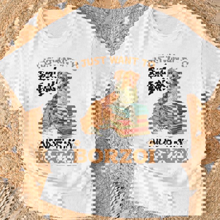 ボルゾイ・ドッグ・ブリード本を読んでボルゾイを撫でたいだけ Tシャツ 高齢者への贈り物