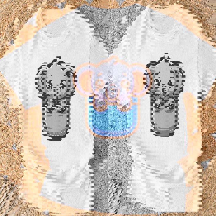 ポケットに入ったかわいい象 Tシャツ 高齢者への贈り物