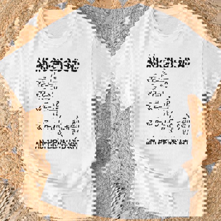 マクスウェル方程式と神は言って、光があった Tシャツ 高齢者への贈り物