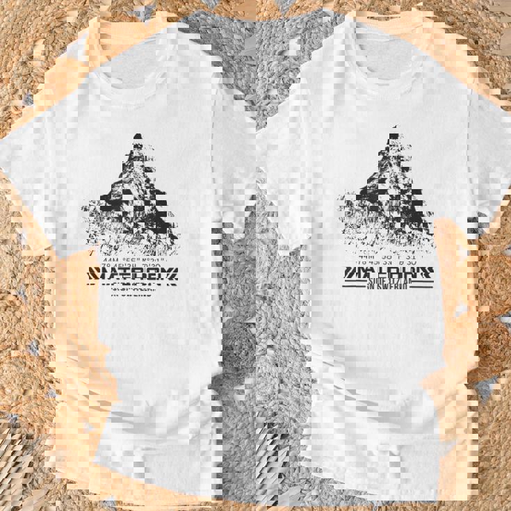 マッターホルン スイス アルプス ツェルマット ハイキング 山 アドベンチャー Tシャツ 高齢者への贈り物