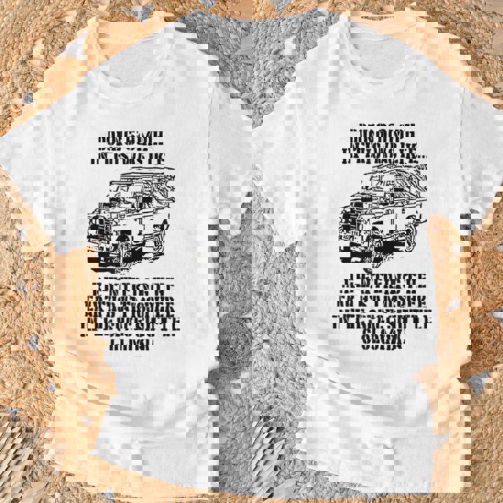 ミリタリーユーモア ランドローバーのファン Tシャツ 高齢者への贈り物