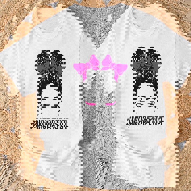 メイクアップアーティスト 美容師 美容師 顔 乱雑なお団子 Tシャツ 高齢者への贈り物