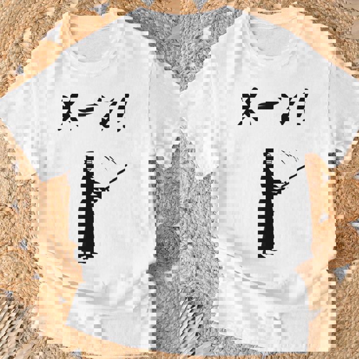 メーン！ 剣道 剣術 武道 竹刀 剣道部 武道好き 古武道 掛かり稽古 剣道好き Tシャツ 高齢者への贈り物