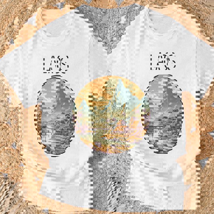 ラオスの風景 アールデコ Tシャツ 高齢者への贈り物