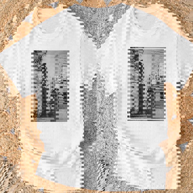 レッド・ツェッペリンのギタリスト、ジミー・ペイジ 1970 Tシャツ 高齢者への贈り物