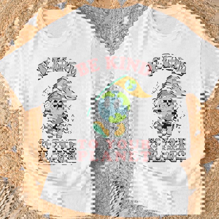 レトロ グルービー Be Kind To Your Planet Earth Day 70年代 80年代 4月 Tシャツ 高齢者への贈り物