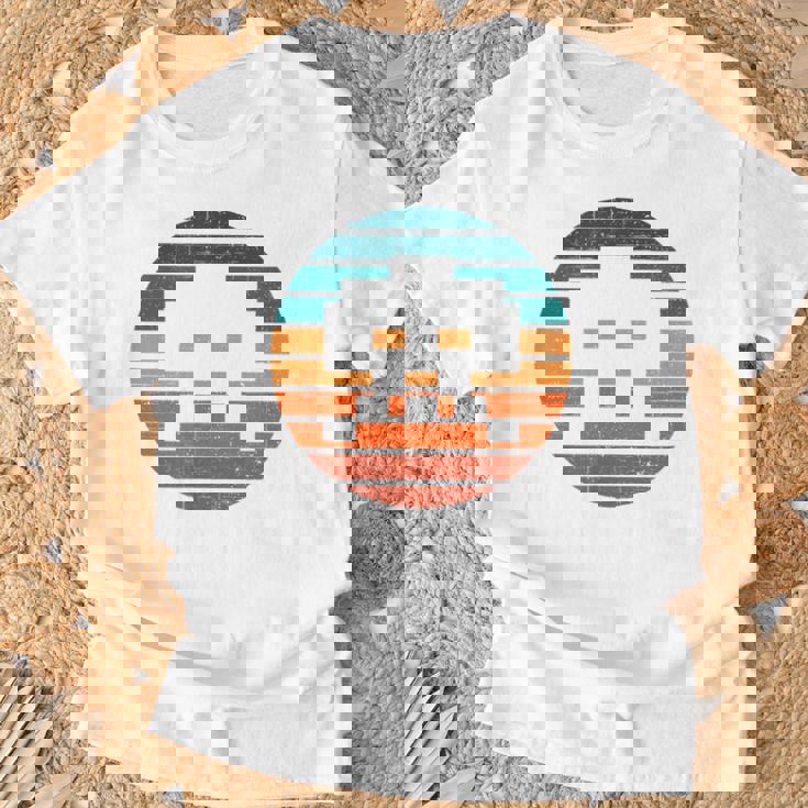 レトロ ヴィンテージ 80年代アーケード ゲーム インベーダー シンセウェイブ サンセット Tシャツ 高齢者への贈り物