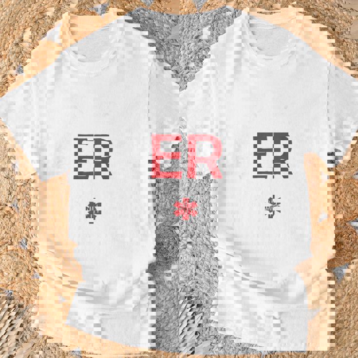 ヴィンテージ 救急科 緊急治療室 看護師 背中 Tシャツ 高齢者への贈り物