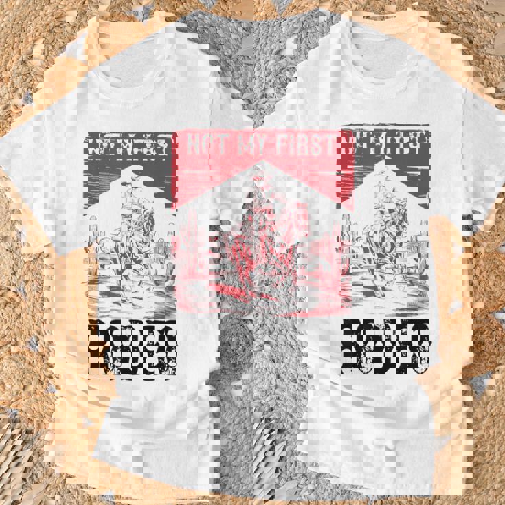 ヴィンテージ・ノット・マイ・ファースト・ロデオ、ファニー・ライディング・カウボーイ・ロデオ Tシャツ 高齢者への贈り物