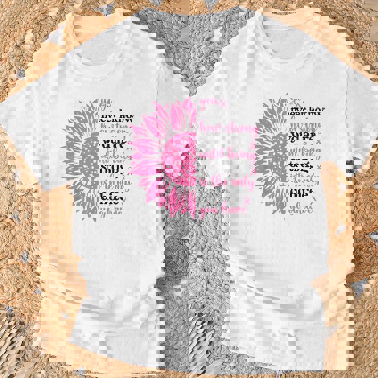 乳がんファイター サバイバー ひまわり ピンクリボン 戦士 Tシャツ 高齢者への贈り物