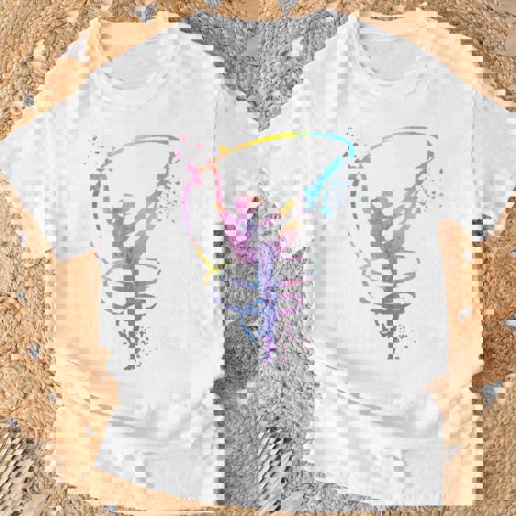 体操選手とバンドガールズ キッズ 新体操 Tシャツ 高齢者への贈り物