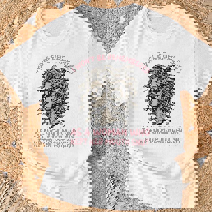 口を閉じた女として 記憶されない Tシャツ 高齢者への贈り物