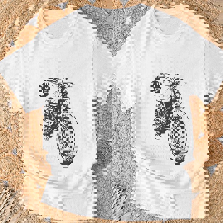 古希祝い バイク好き 車好き 父 男性 女性 クラシックバイク 70歳 I'm Not Old I'm Classic Tシャツ 高齢者への贈り物