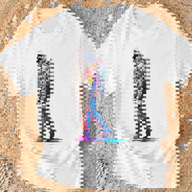 宇宙飛行士 宇宙モチーフ カラフル 宇宙飛行士 Tシャツ 高齢者への贈り物