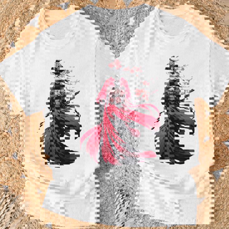 日本のサムライ フローラルウォリアーフラワー 桜 Tシャツ 高齢者への贈り物