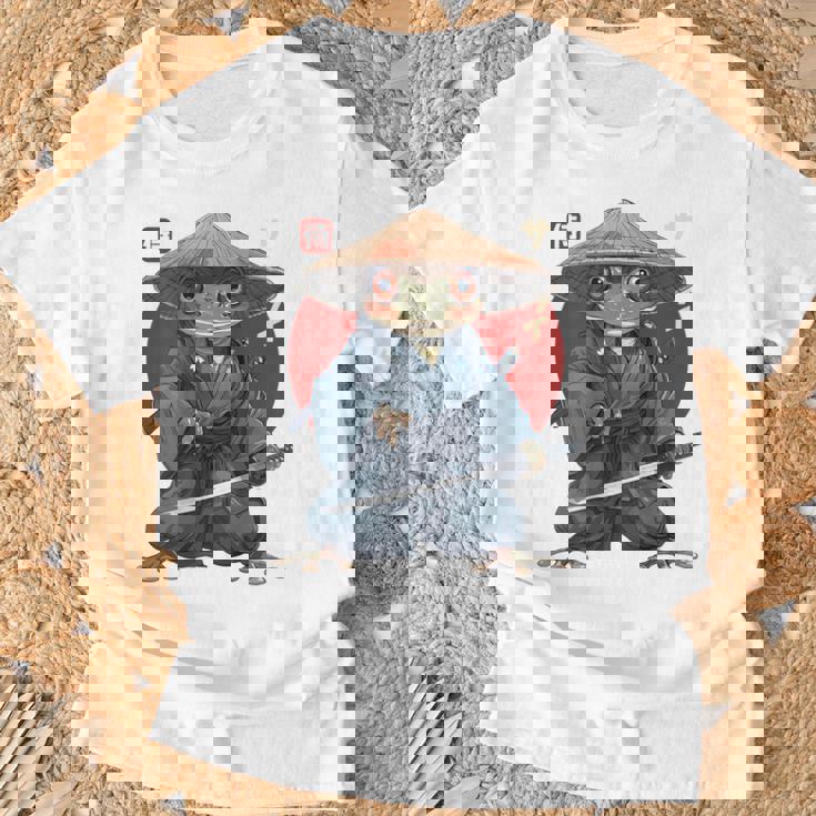 日本の侍カエルの戦士浮世サムライヒキガエルバックプリント。 Tシャツ 高齢者への贈り物