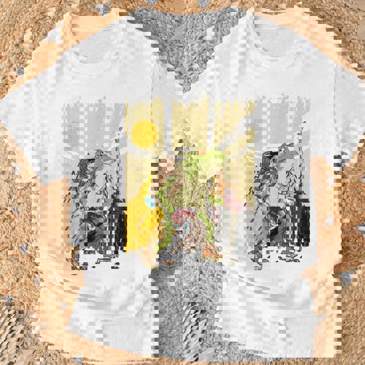 楽しいカエル ハイキングと登山愛好家 Tシャツ 高齢者への贈り物