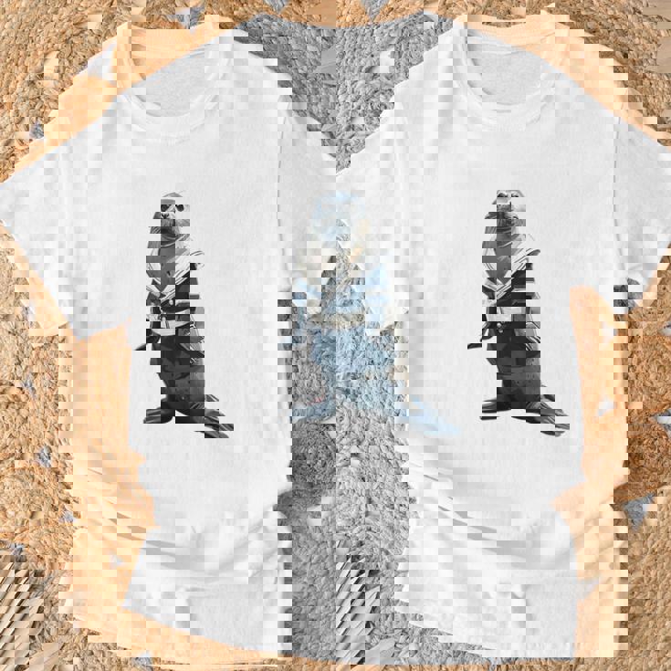 楽しいセーラー服のユーモラスなアザラシ Tシャツ 高齢者への贈り物