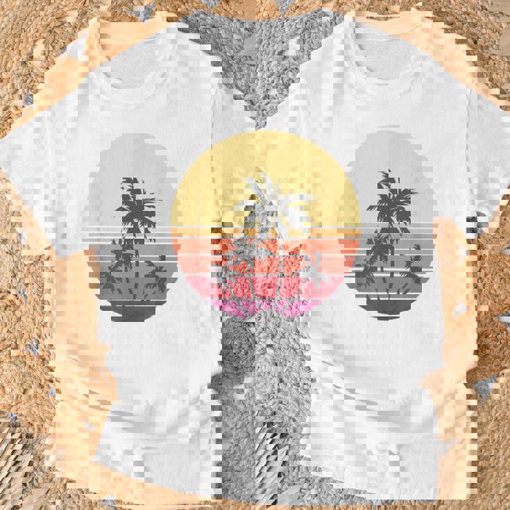 涼しい 夏休み メンズ レディース サンセット ビーチ ヤシの木 Tシャツ 高齢者への贈り物