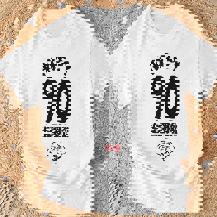 生涯現役 この身体９０年目 まだまだ行くぜ ハッピー ９０歳 卒寿祝い 長寿祝い おもしろ 卒寿 Tシャツ 高齢者への贈り物