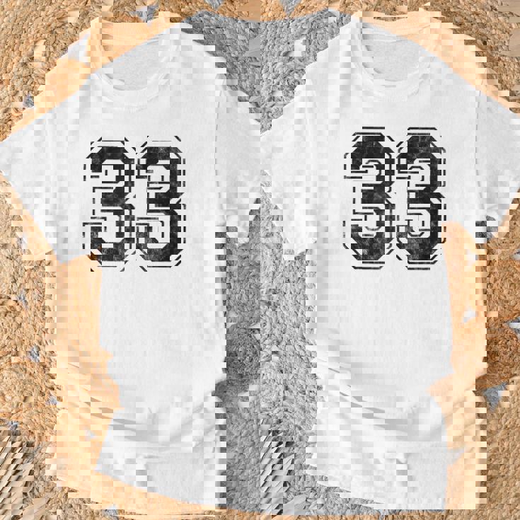 番号33 Tシャツ 高齢者への贈り物