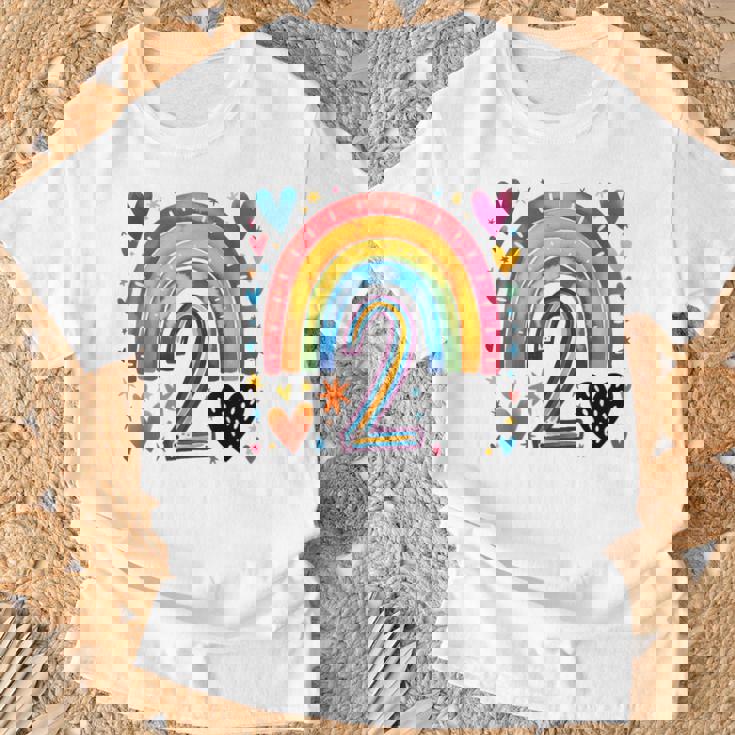 私はもう2歳 女の子のためのかわいいレインボーバースデーデザイン Tシャツ 高齢者への贈り物