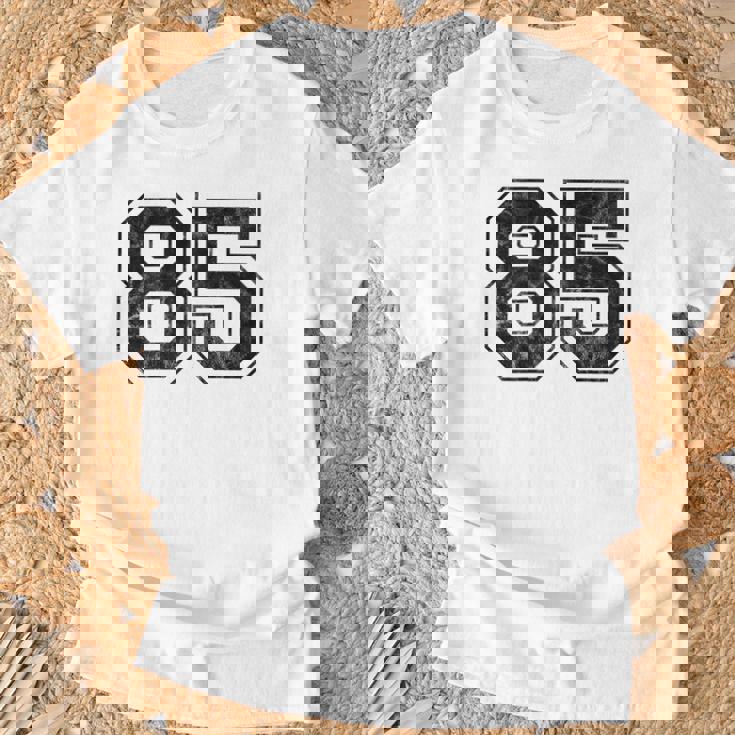 背中に85番 Tシャツ 高齢者への贈り物