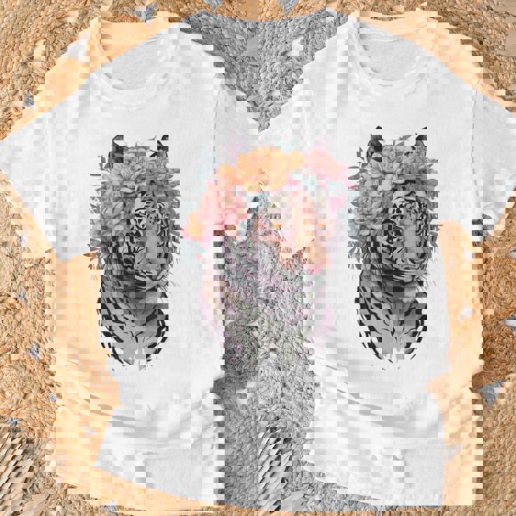 花柄 水彩 虎 花 王冠 虎好き Tシャツ 高齢者への贈り物