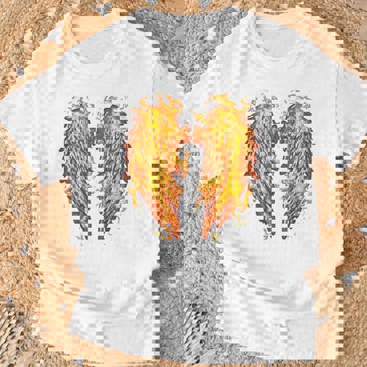 裏面に燃える天使の翼 火の羽 Tシャツ 高齢者への贈り物