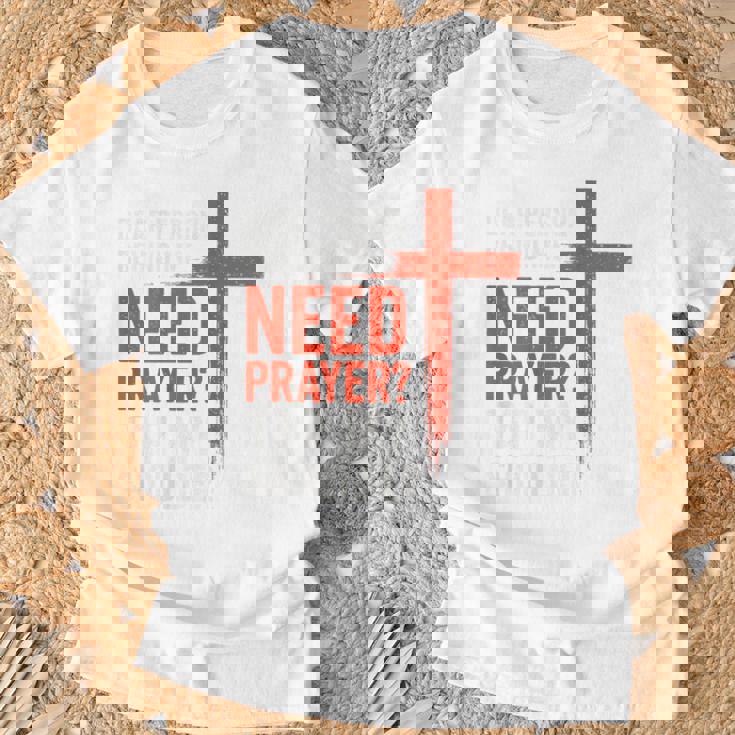 親愛なる私の後ろにいる人は祈りが必要だ、私の肩をたたいて信仰を Tシャツ 高齢者への贈り物