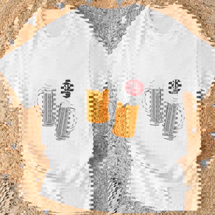 還暦祝い ビール好き 酒好き 父 母 男性 女性 60歳お祝い Cheers To Embracing Life 長袖tシャツ Tシャツ 高齢者への贈り物