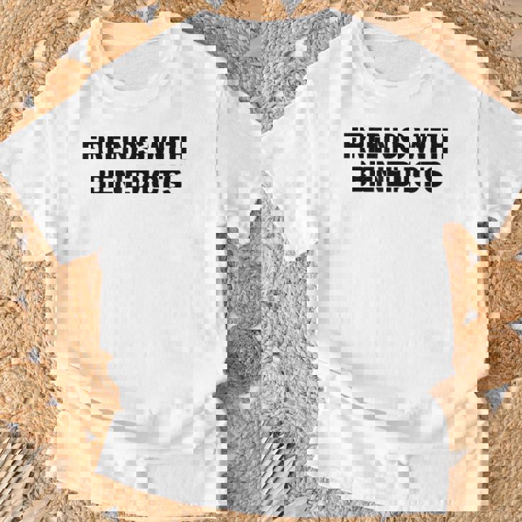 面白いエッグベネディクトの名言「ベネディクトの友達かっこいい」 Tシャツ 高齢者への贈り物